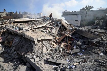 Escombros-apos-bombardeio-israelense-e-mGaza-Mahmud-Hans-AFP.jpeg